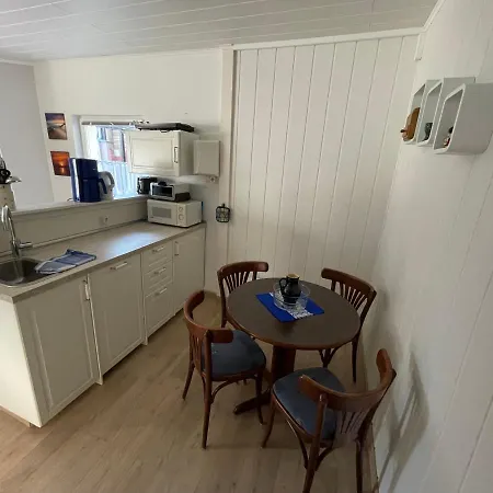 Schoener Ferienbungalow Umgeben Von Und Nicht Weit Zur Ostsee Tatil Evi Neubukow