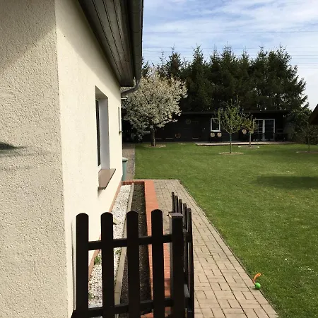 Tatil Evi Schoener Ferienbungalow Umgeben Von Und Nicht Weit Zur Ostsee Neubukow